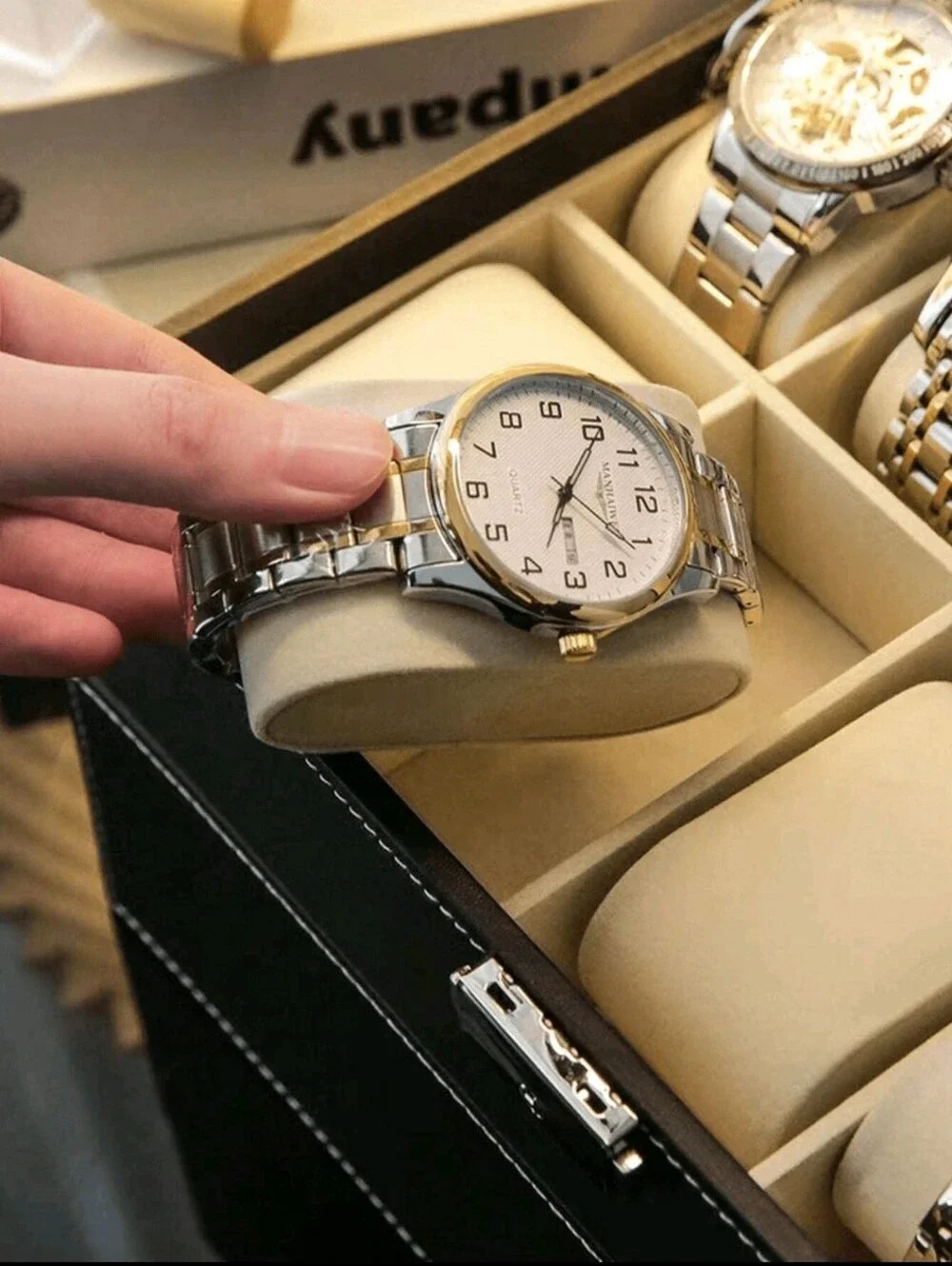 Men's Metallic Watch Organizer Case - Silver